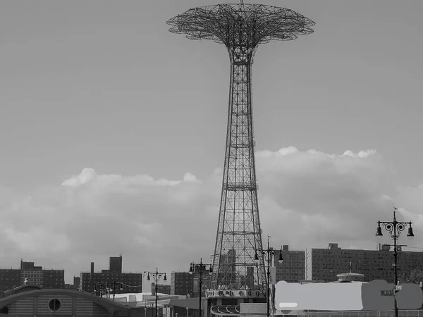 Coney Island tahta üzerinde ikonik Kulesi
