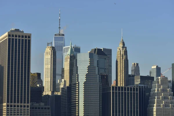 güneşli bir öğleden sonra aşağı Manhattan Skyline