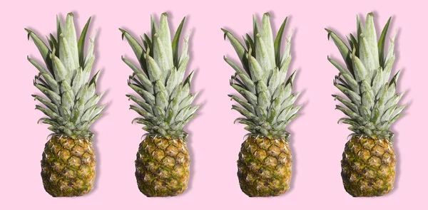 Gequatsche Helle Ananas Auf Weißem Hintergrund Minimalistischer Stil Draufsicht Isoliert — Stockfoto