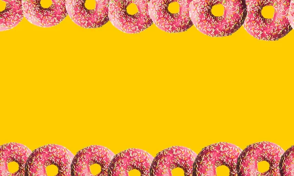 Rosquillas Mordisqueadas Con Salpicaduras Sobre Fondo Rosa Claro Piensos Desde — Foto de Stock