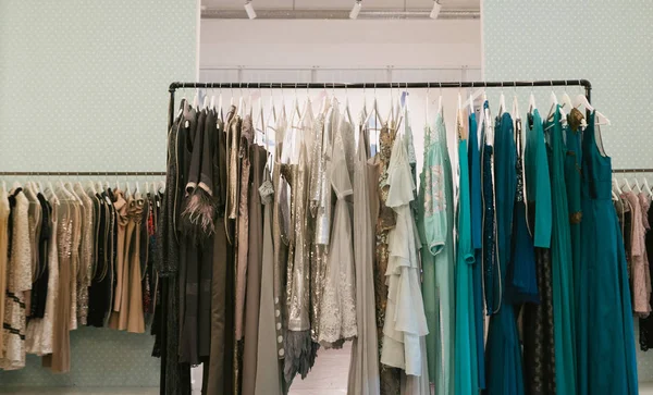Kleding Winkel Jurken Kostuums Hanger — Stockfoto
