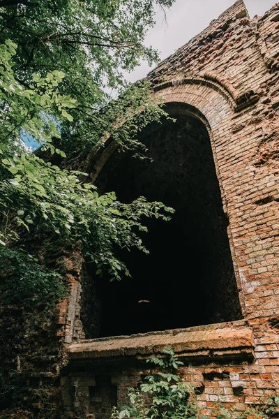 Eski fort tuğla müstahkem kale savaşları ve doğa tarafından yok bina