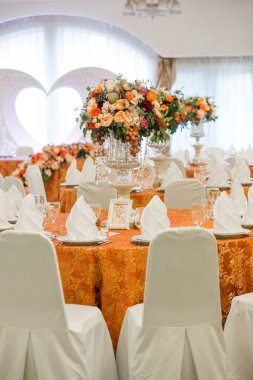 ışık çiçek bezle windows ile salon dekorasyon