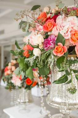 ışık çiçek bezle windows ile salon dekorasyon