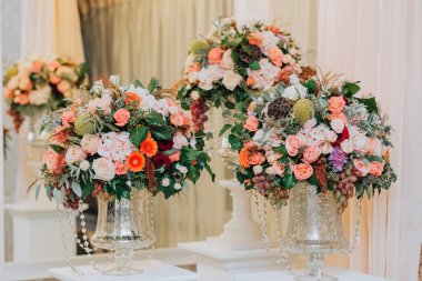 ışık çiçek bezle windows ile salon dekorasyon