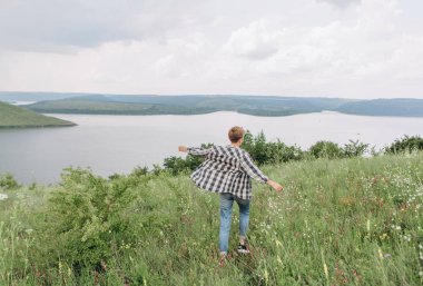 Aile turist kanyonlar vahşi ile nehrin içinde belgili tanımlık vahşi hiking