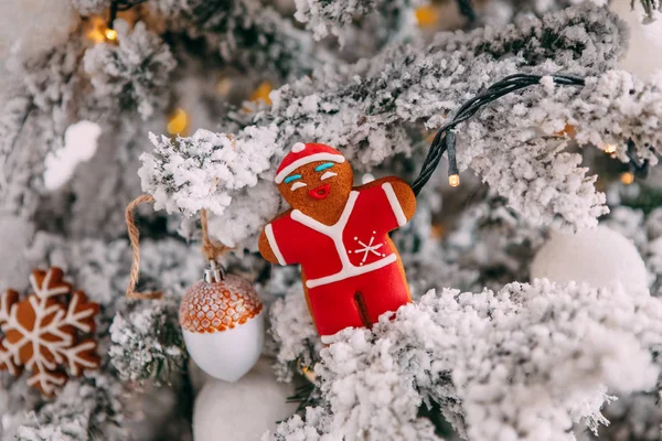 Decorações Árvore Natal Com Neve Biscoitos Natal Com Gelo Forma — Fotografia de Stock