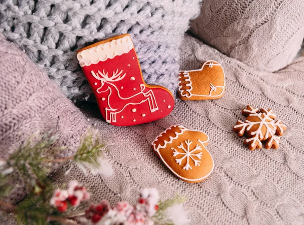 Decorado Com Pão Gengibre Natal Colorido Fundo Tapete Travesseiros Malha — Fotografia de Stock
