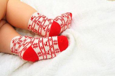 Bebe Ayak'de şenlikli Noel küçük kırmızı beyaz çorap