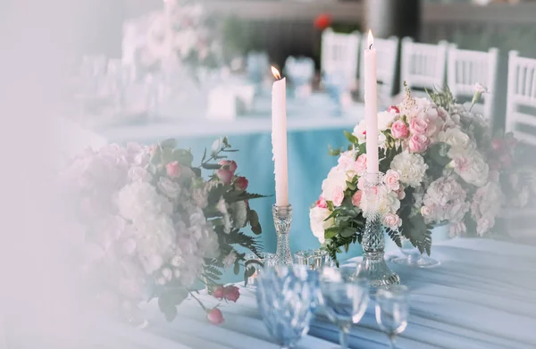 Table Decoration Celebration Pink White Blue Flowers — Stock Photo, Image