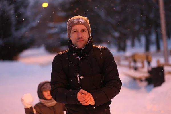Otec Dítě Hraje Sníh Zábavném Parku Sezóna Zima — Stock fotografie
