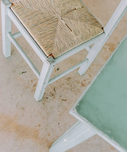 Cadeira Mesa Madeira Branco Retro Vintage Rattan — Fotografia de Stock