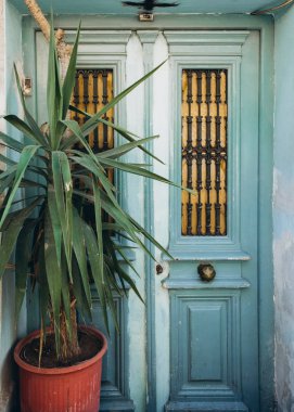 kapı ve Panjur taş ev eski ahşap dokulu