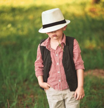 çocuk model bahar dışında şık giysiler duygular ile güneşli