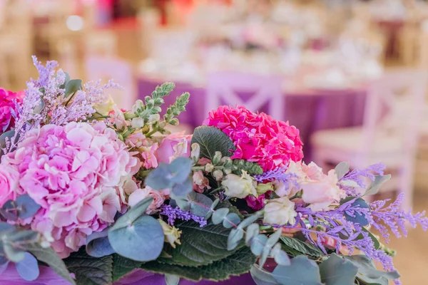 Blumen Blumenstrauß Dekoration Festliche Rose Und Eukalyptus Für Die Hochzeit — Stockfoto