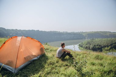 adam çadır kampı manzara kayalık kanyon nehir