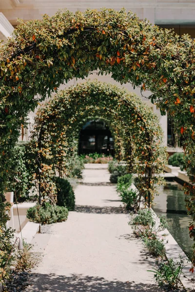 Prachtige tuin bogen historische Butchart Gardens — Stockfoto