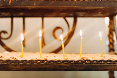 mumlar yanan katedral standı altın din olay