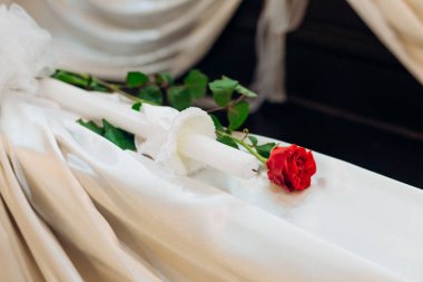 katedral standı içinde gül çiçeği dekore olay