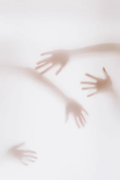 Silueta de cuerpo femenino sombra conceptual aclaramiento blanco — Foto de Stock