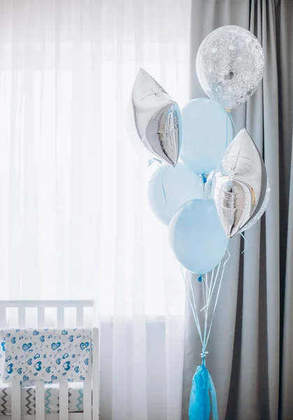Balónky šarže šedá modrá dovolená rodina domácí pokoj — Stock fotografie