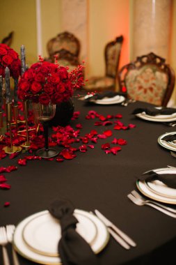 iç şenlikli masa akşam akşam mum ışığı kırmızı