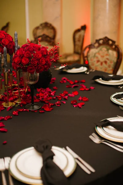 iç şenlikli masa akşam akşam mum ışığı kırmızı