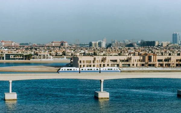 Dubai köprü deniz kanalı metro tren şehir