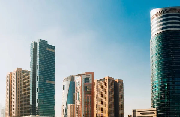 Rascacielos dubai ciudad arquitectura tecnología construcción — Foto de Stock