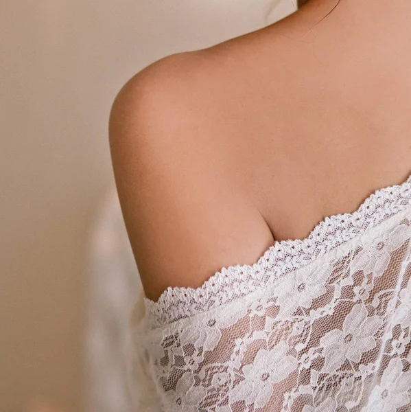 Düğün gelin kıyafetleri beyaz elbise kavramsal güzellik — Stok fotoğraf