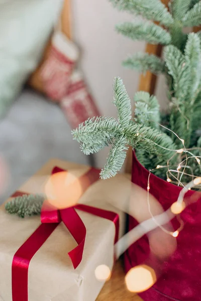 Rustieke kamer decoratie kerstfeestjes geschenkdozen — Stockfoto