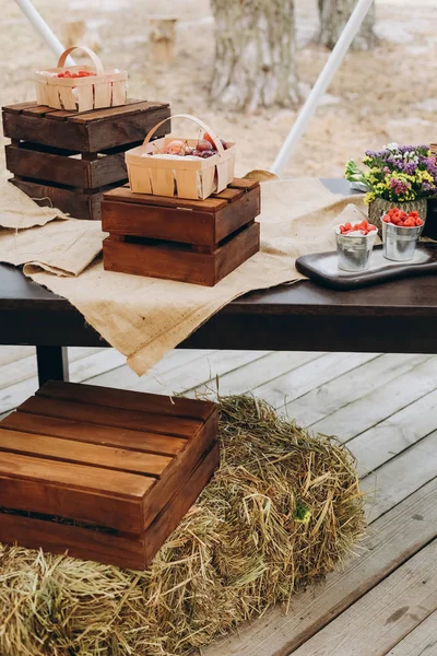 Fruit food buffet decorated rustic style eco baskets — Stock Photo, Image