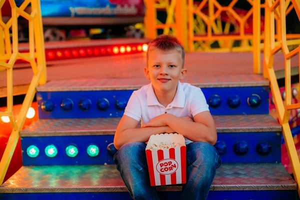 Popcorn gyermek fesztivál Fair színes háttér blur — Stock Fotó