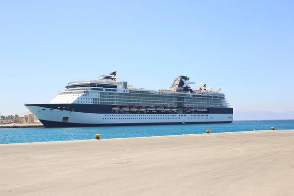 Large tourist cruise liner moored seaport sunny — Stock Photo, Image