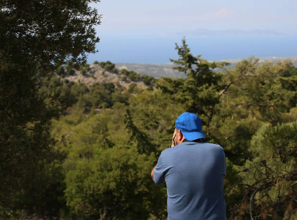 Férfi turista kék ruhák baseball sapka fotó — Stock Fotó