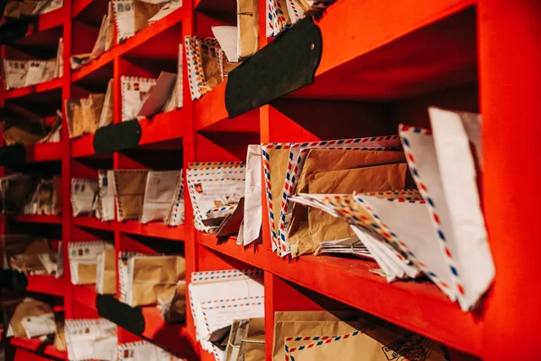 Rotes Bücherregal Weihnachtsmann Residenz Kinder Buchstaben — Stockfoto