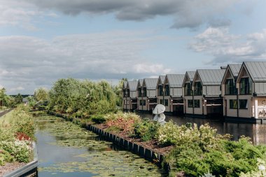 Özel bölge eko turizmi. Temizlik, doğa ve nehir çevresi dışında.