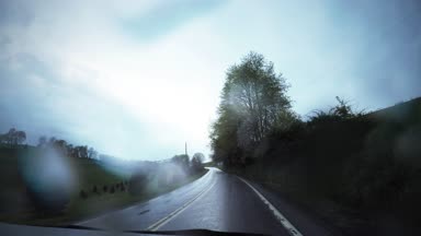 Sinematik araba kovalamaca konsepti ile backroads
