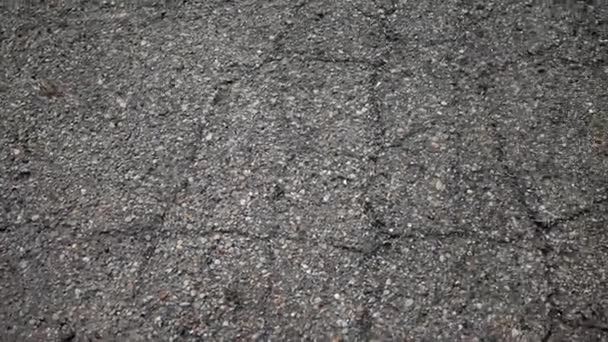 Pannen Oude Afbrokkelende Concrete Parkeerplaats Textuur — Stockvideo