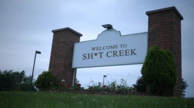 Uğursuz işareti iç karartıcı serisi - Hoşgeldiniz sh * t creek
