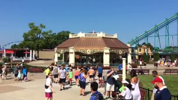 Sandusky Yaklaşık Haziran 2018 Sedir Işaret Kalabalıklar Içinde Cedar Point — Stok video