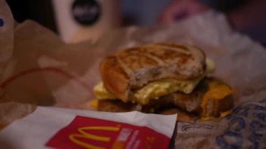 Pittsburgh, Pa - Temmuz 2018 - yaklaşık bir mcgriddle ve bir hashbrown mcdonalds dan