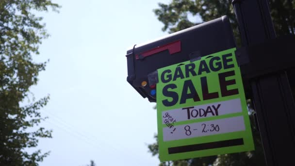 Garage Sale Sign Hot Summer Afternoon Mailbox Alt — Stock Video