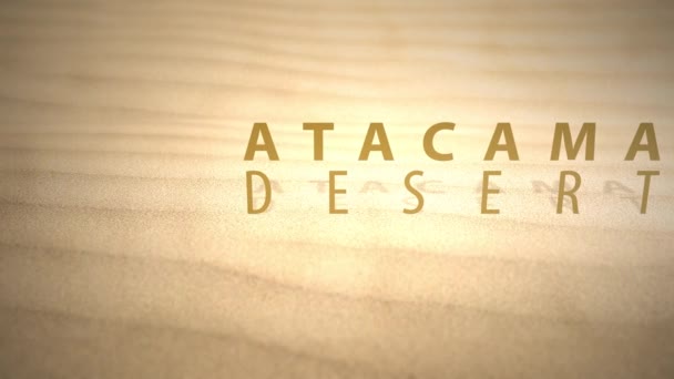 Deslizándose Través Cálidas Dunas Animadas Del Desierto Con Texto Desierto — Vídeos de Stock