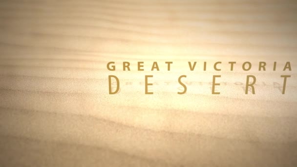 Deslizándose Través Cálidas Dunas Animadas Del Desierto Con Texto Gran — Vídeos de Stock