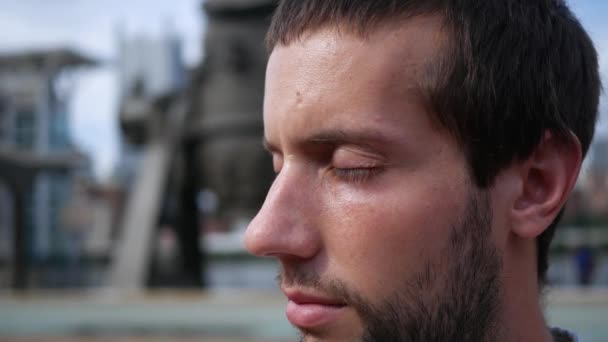 Man Slowly Opens His Eyes Dramatically Downtown Area — Stock Video