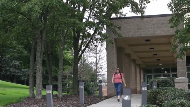 Tiro Relleno Universidad Estudiante Atractivo Deja Una Sala Conferencias — Vídeos de Stock