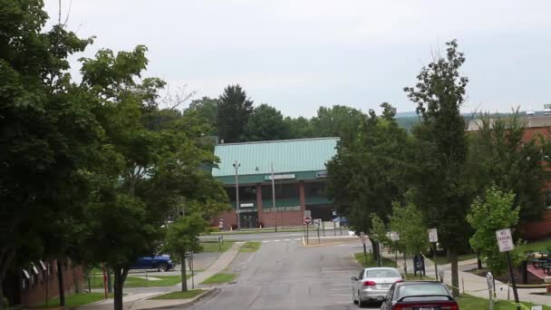 Časová Prodleva Hlavní Silnice Malém Městečku College — Stock video