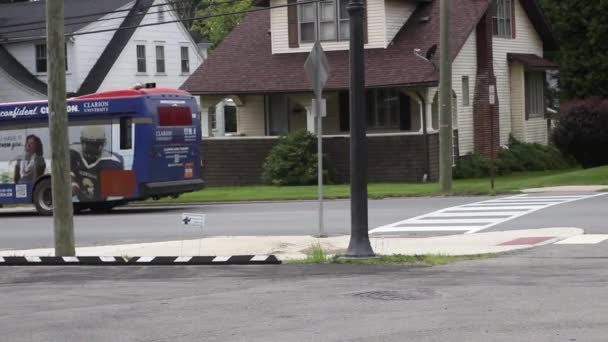 Clarion Vers Août 2018 Autobus Clarion Passe Devant Caméra — Video