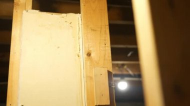 Devlet remodeling içinde bitmemiş Bodrum duvar Çıtçıt üzerinden seyir aşağı kamera tava